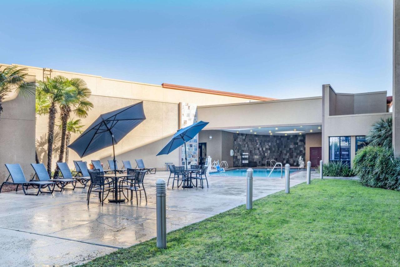Wyndham Sacramento Hotel Carmichael Buitenkant foto