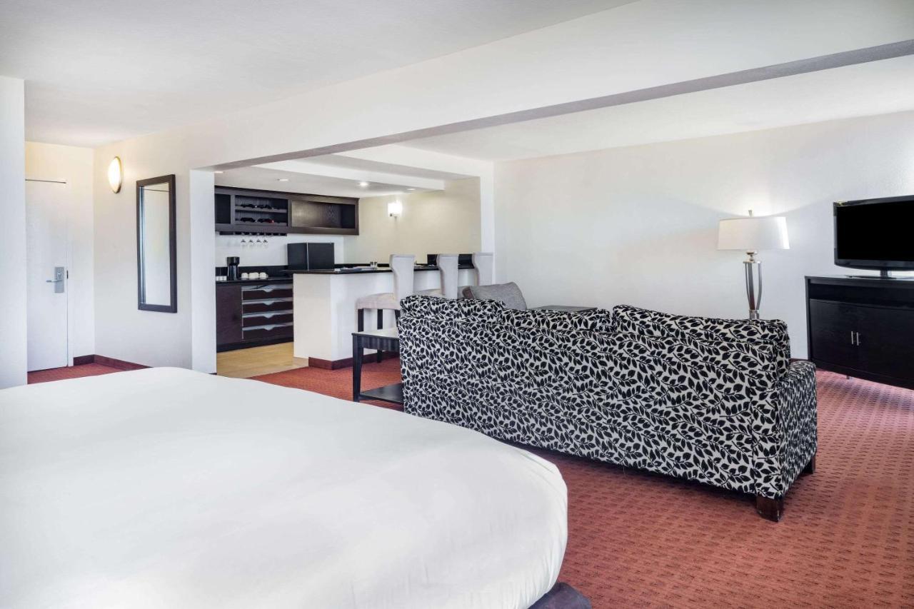 Wyndham Sacramento Hotel Carmichael Buitenkant foto