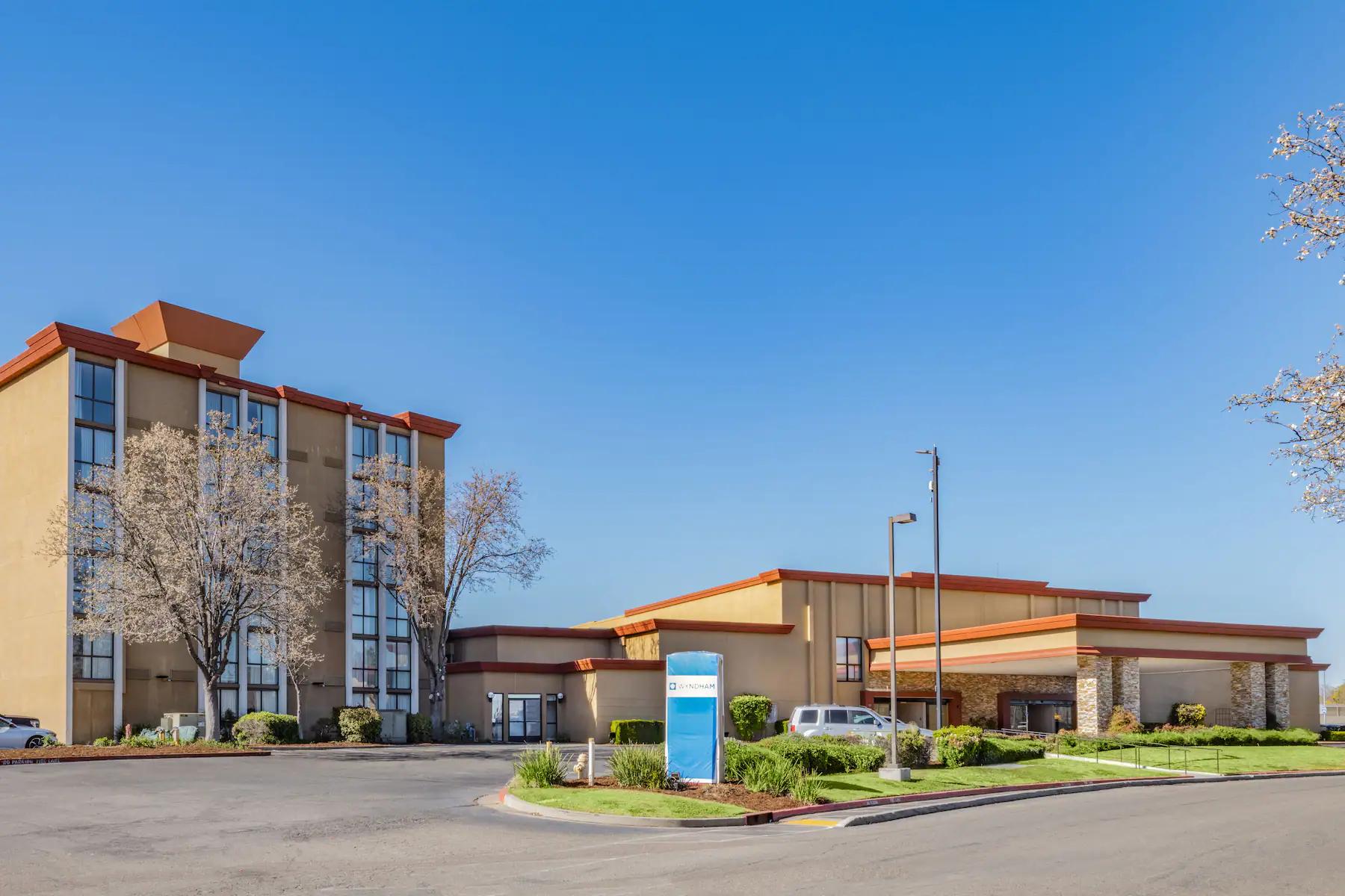 Wyndham Sacramento Hotel Carmichael Buitenkant foto